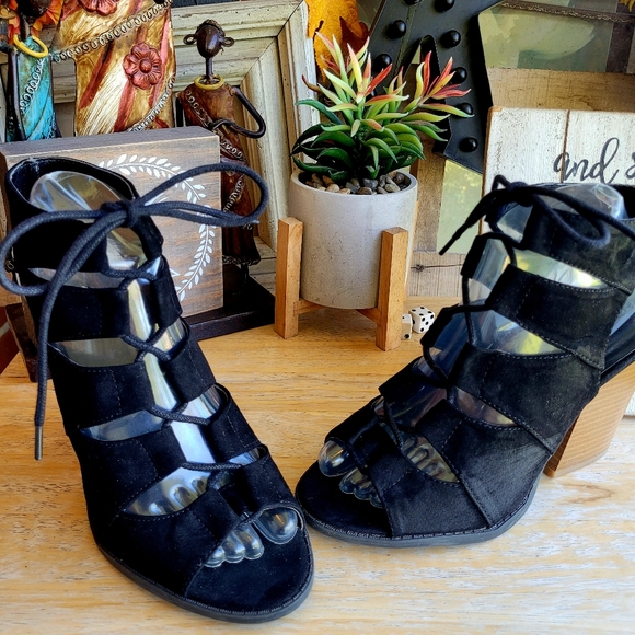 Charlotte Russe Peep Toe Lace up Stacked Heels - Picture 8 of 10